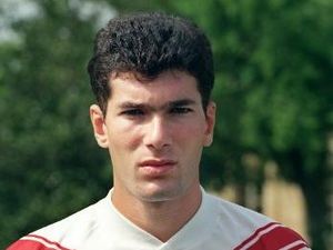 Zidane dan Beberapa Nama Top Masa Lalu yang Pernah Nyaris ke MU