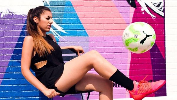 Kenalkan Lisa Zimouche, ABG Cantik Jago Juggling dari Prancis