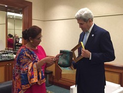 Eks Menlu AS Kerry Ingin Punya Tato Seperti Punya Menteri Susi