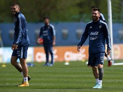 Argentina Butuh Gol, Juga Tabung Oksigen