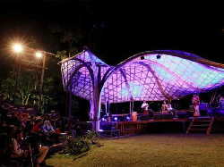 Kolaborasi Vina Panduwinata dan Ikmal Tobing di Ijen Jazz 2017