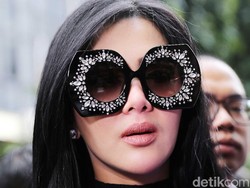 Syahrini ke Bareskrim Pakai Kacamata Cetar, Berapa Harganya?