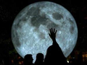 Keren! Ada Penampakan Bulan Raksasa di Slovakia