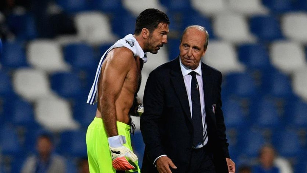 Gianluigi Buffon membela Giampiero Ventura dari kritik (Foto: Claudio Villa/Getty Images)