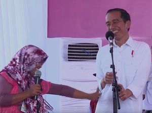Saat Jokowi Dipukul Emak-emak yang Tak Lancar Sebutkan Pancasila