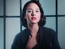 Stunning! Video Sesi Pemotretan Aurelie Moeremans