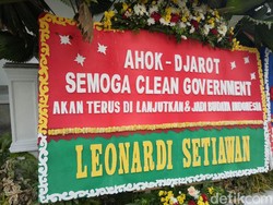 Karangan Bunga Banjiri Balai Kota di Akhir Masa Jabatan Djarot