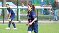 Punya minat besar pada sepakbola, Lisa Zimouche pada awalnya bergabung dengan akademi Paris Saint Germain. (Instagram @lisafreestyle)