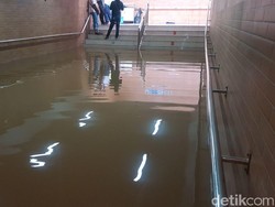 Masih Tergenang, Underpass Stasiun Tebet Belum Bisa Dilalui