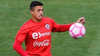 Alexis Sanchez, Chile. Saat ini Chile menempati posisi berada di posisi cukup bagus di peringkat tiga klasemen zona CONMEBOL. Tapi persaingan ketat membuat Alexis Sanchez cs pun belum bisa memastikan tiket lolos. (Foto: Leonardo Benassatto/REUTERS)