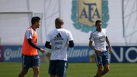 Tentu saja, seperti sempat ditegaskan Jorge Sampaoli, Argentina tak boleh mengandalkan Messi semata. Toh La Albiceleste tak kekurangan pemain top lain, di antaranya Angel Di Maria. (Foto: Agustin Marcarian/REUTERS)