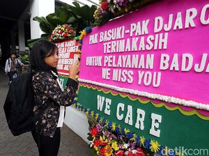 Foto: Karangan Bunga Penuhi Balai Kota di Akhir Masa Jabatan Djarot