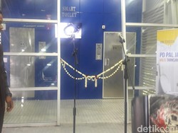 Keren! Ada Smart Toilet di Halte TransJakarta