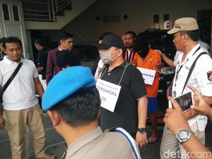 Polisi Gelar Rekonstruksi Pembunuhan Sadis Pasutri dalam Bedcover
