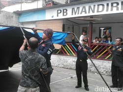 PSKB Jaktim Pasang Tenda untuk Korban Kebakaran di Matraman