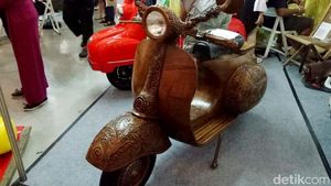 Begini Kerennya Vespa Super Berhiaskan Kayu Jepara