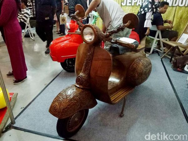Begini Kerennya Vespa Super Berhiaskan Kayu Jepara