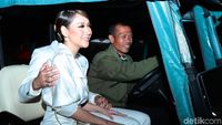 BCL dan Ashraf Naik Mobil Golf ke Resepsi Laudya Cynthia Bella