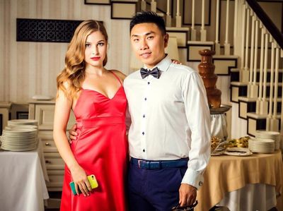 Sosok Pria China Penakluk Wanita Cantik Ukraina