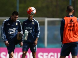 Cuma Fans Maradona yang Senang Melihat Messi Gagal ke Piala Dunia