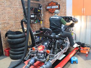 Intip Bengkel Umum Harley-Davidson