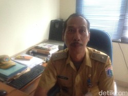 Warga Keluhkan Pengerjaan Proyek RS Kramat Jati hingga Larut Malam