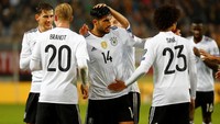 Juara bertahan Jerman diprediksi keluar sebagai juara Grup F. Swedia kemudian lolos sebagai runner up. (Kai Pfaffenbach/Reuters)