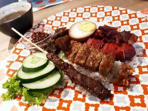 Gopek: Di Sini Bisa Jajan Nasi Campur dan Bakso Sengkel yang Enak Gopek: Di Sini Bisa Jajan Nasi Campur dan Bakso Sengkel yang Enak