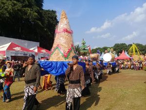 Tahun Baru Islam Dirayakan dengan Tradisi Berebut Bolu Ledug Suro di Magetan Tahun Baru Islam Dirayakan dengan Tradisi Berebut Bolu Ledug Suro di Magetan