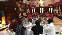 Foto: Pertemuan Sekjen PDIP dan Risma, Deal Maju Pilgub Jatim?