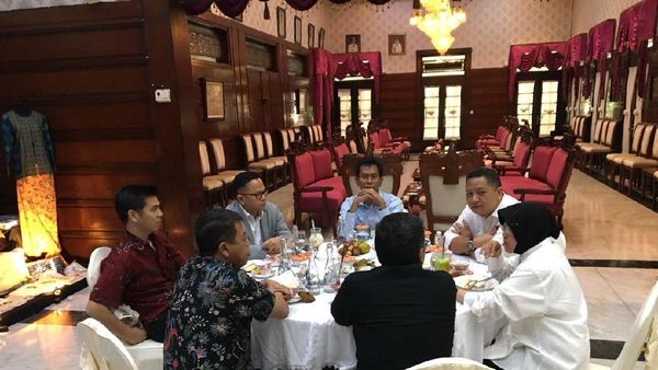 Foto: Pertemuan Sekjen PDIP dan Risma, Deal Maju Pilgub Jatim?