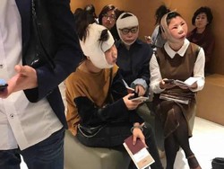 Wanita China Jadi Viral Saat Terjebak Lama di Bandara Setelah Operasi Plastik