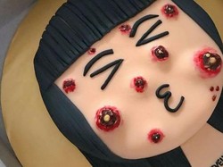 Hiii.. Cake Ini Dibuat dengan Tampilan Jerawat yang Bisa Dipencet!