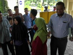 Dituduh Mencuri Kayu, Bapak Anak Menantu Ditahan