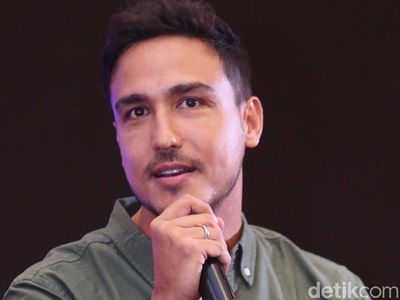Si Tampan Hamish Daud yang Bikin Raisa Luluh