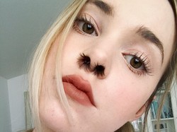 Duh! Para Wanita Buat Ekstensi Bulu Hidung Jadi Tren