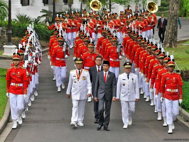 Lantik Sri Sultan-Pakualam, Jokowi: Selamat untuk Rakyat Yogya Lantik Sri Sultan-Pakualam, Jokowi: Selamat untuk Rakyat Yogya
