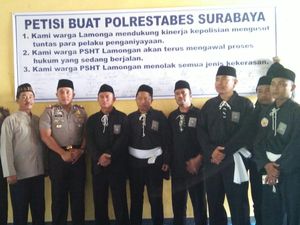 Pesilat dan Polisi Lamongan Tanda Tangani Petisi Damai