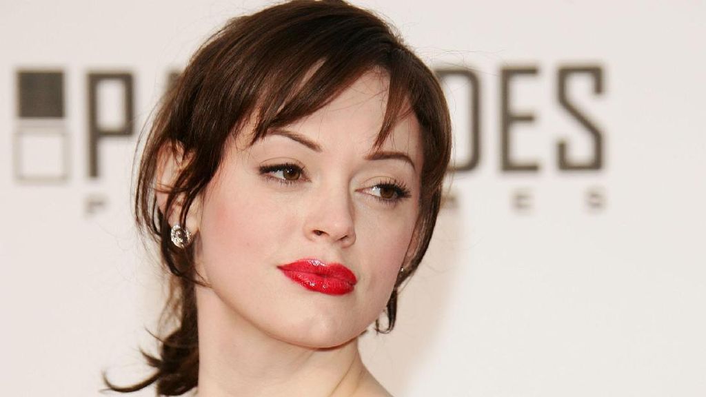 Kasus Pelecehan Seksual Produser Hollywood dan Kecantikan Putri Aa Gatot Kasus Pelecehan Seksual Produser Hollywood dan Kecantikan Putri Aa Gatot