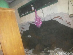 1 Rumah Rusak Akibat Terkena Longsor di Bandung