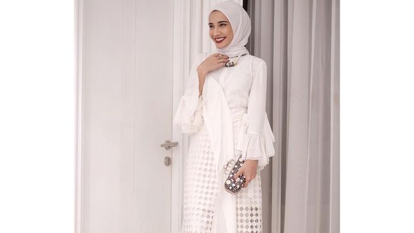 8 Selebriti Cantik Berhijab Simpel di Resepsi Laudya Cynthia Bella