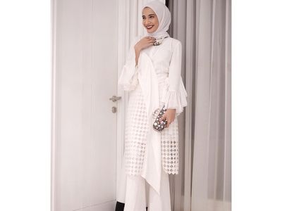 8 Selebriti Cantik Berhijab Simpel di Resepsi Laudya Cynthia Bella