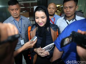 Diperiksa KPK, Bupati Kukar Rita Dicecar 12 Pertanyaan Diperiksa KPK, Bupati Kukar Rita Dicecar 12 Pertanyaan