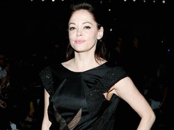 Rose McGowan Minta Para Aktor Hollywood Bicara Soal Pelecehan Seksual