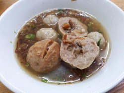 Kedinginan? Yuk, Jajan ​Bakso Urat hingga Bakso Rawit ​yang Murah Enak di Sini​
