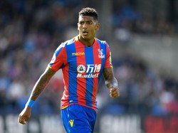 Patrick van Aanholt mencatatkan laju 35,42 km per jam pada musim 2017/2018 untuk Crystal Palace. (Foto: Foto: Mike Hewitt/Getty Images)