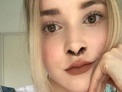 Lucu atau Menjijikkan? Potret Para Wanita yang Pamer Bulu Hidung