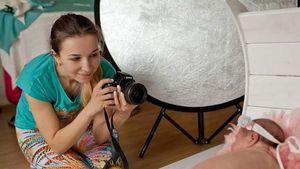 Begini Behind The Scene Pemotretan Bayi Baru Lahir