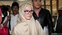 Ekspresi Lyra Virna Jalani Pemeriksaan Terkait Biro Haji