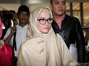 Lyra Virna Jadi Tersangka, Lasty: Alhamdulillah Proses Hukum Terus Lanjut! Lyra Virna Jadi Tersangka, Lasty: Alhamdulillah Proses Hukum Terus Lanjut!